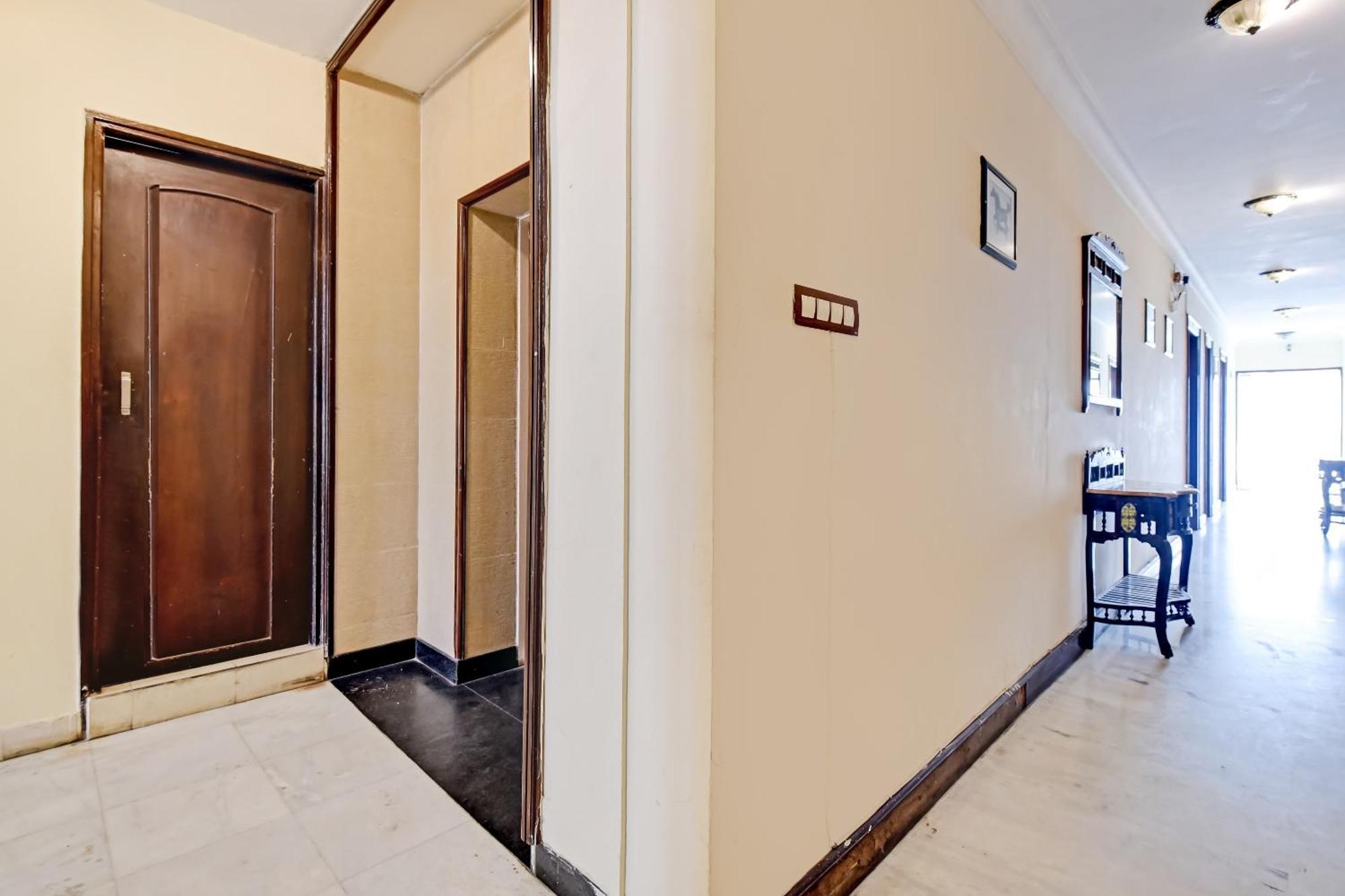 Collection O Hotel Four Boutique Kukas Dış mekan fotoğraf