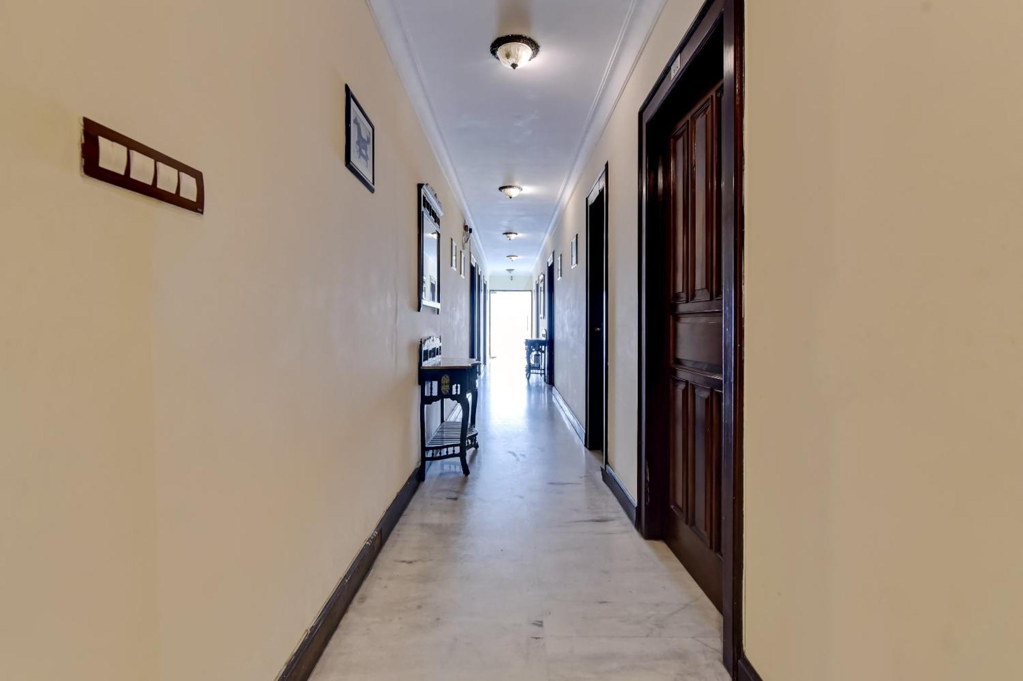 Collection O Hotel Four Boutique Kukas Dış mekan fotoğraf