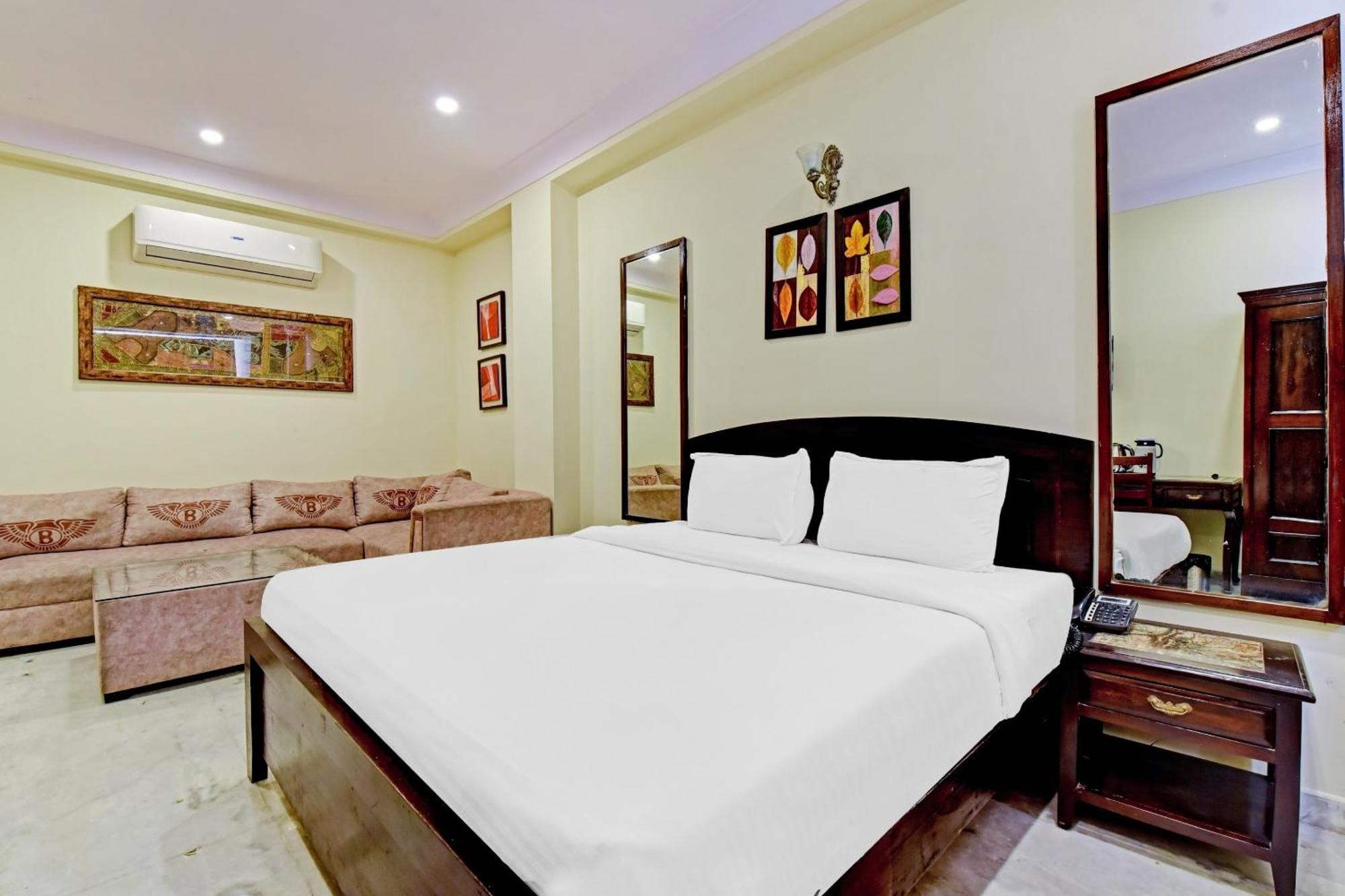 Collection O Hotel Four Boutique Kukas Dış mekan fotoğraf