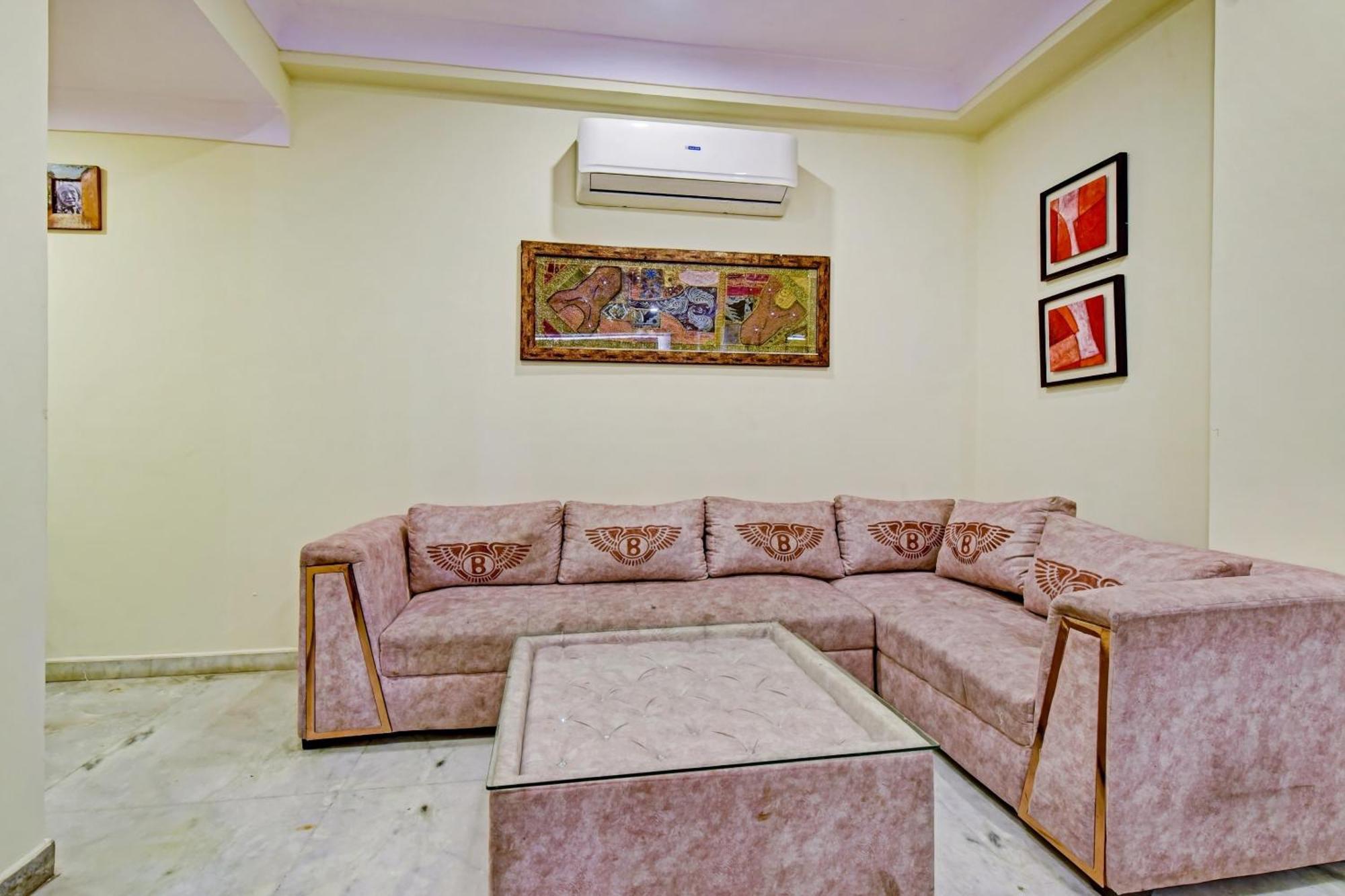 Collection O Hotel Four Boutique Kukas Dış mekan fotoğraf