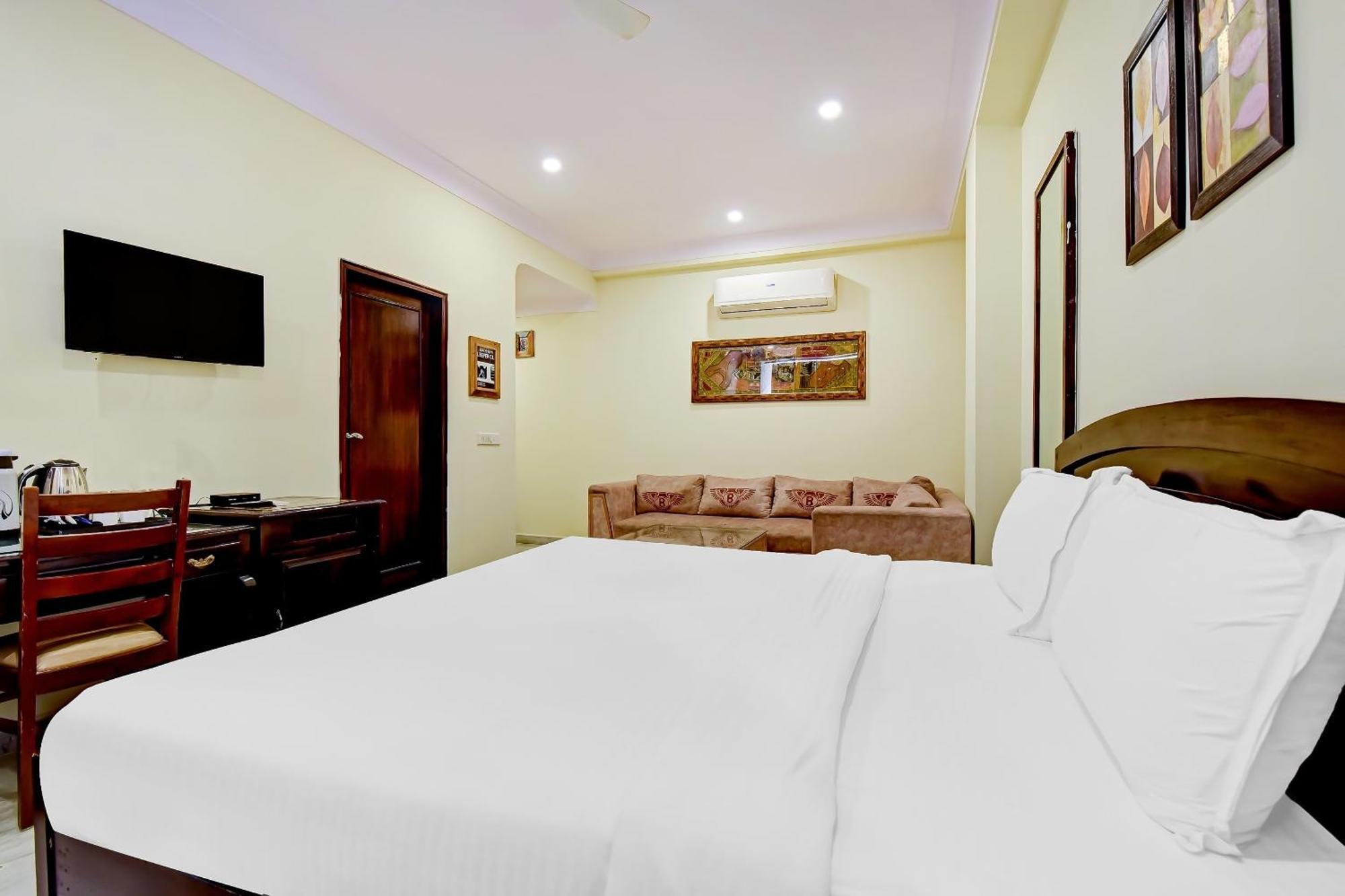 Collection O Hotel Four Boutique Kukas Dış mekan fotoğraf