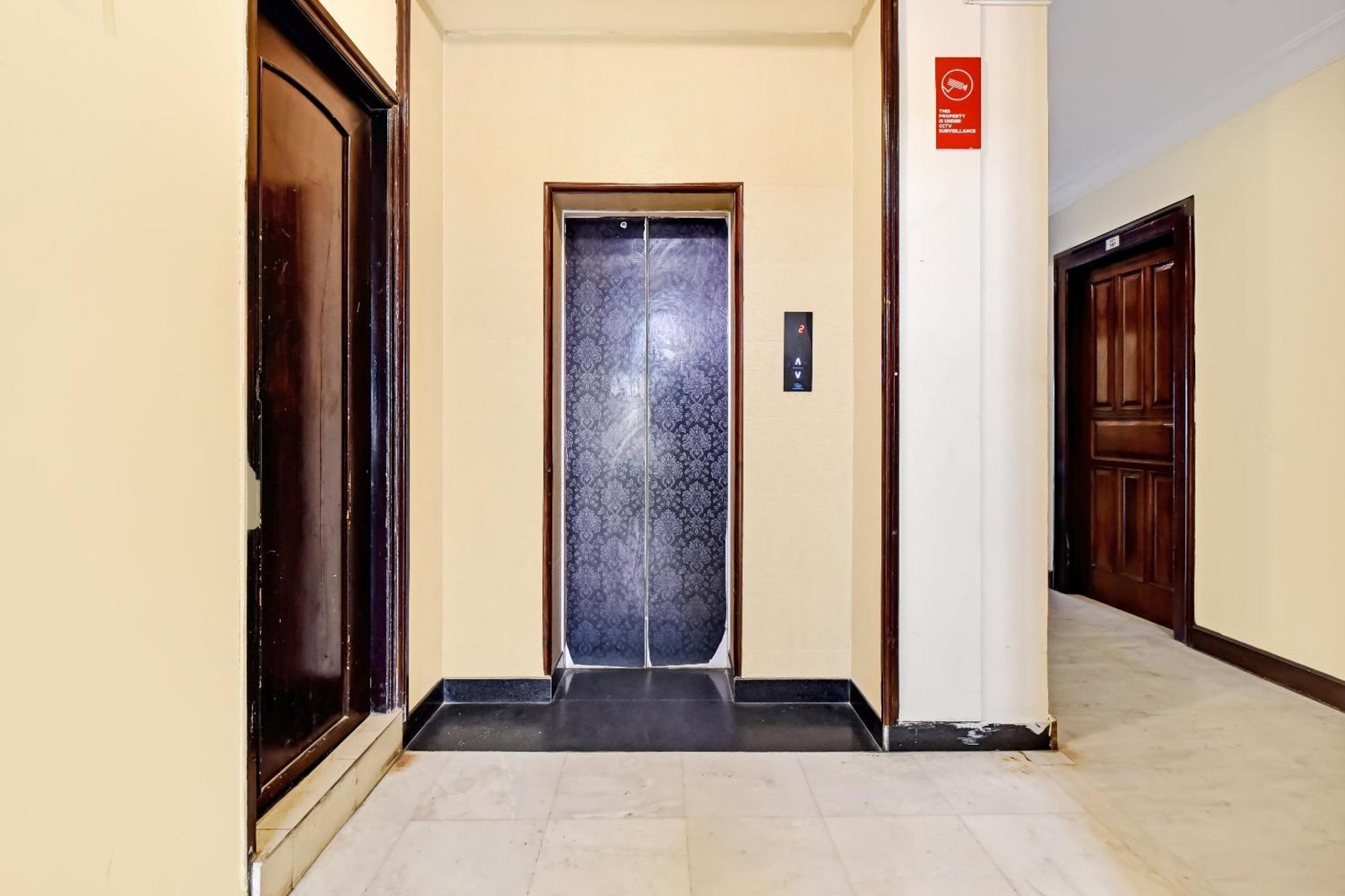 Collection O Hotel Four Boutique Kukas Dış mekan fotoğraf