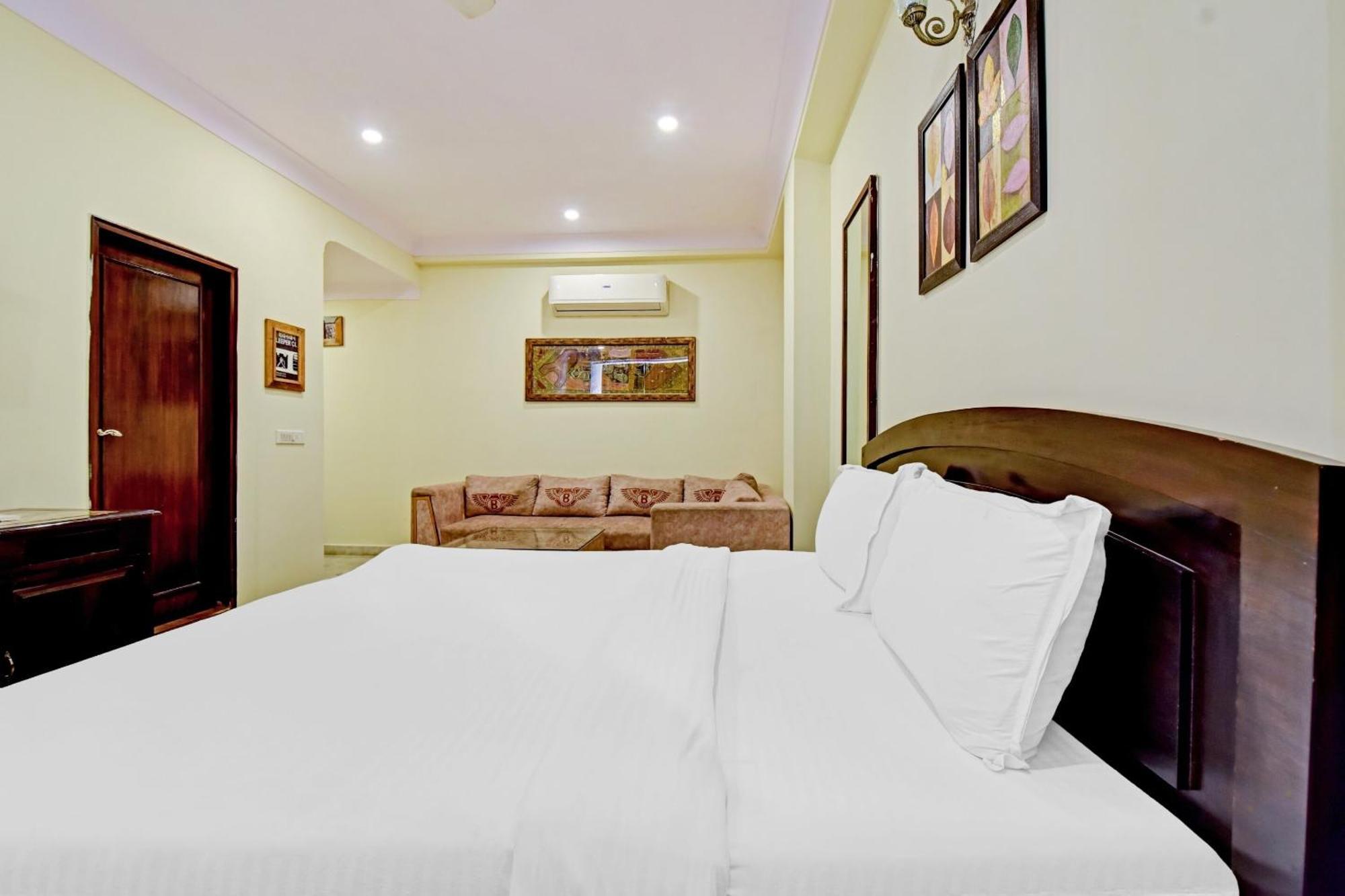 Collection O Hotel Four Boutique Kukas Dış mekan fotoğraf