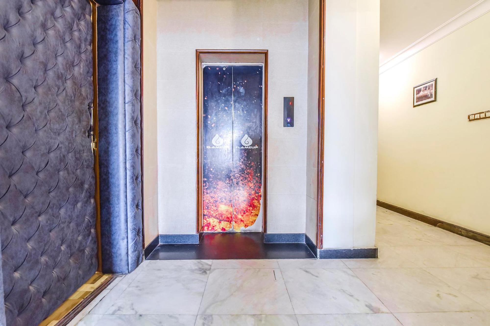 Collection O Hotel Four Boutique Kukas Dış mekan fotoğraf