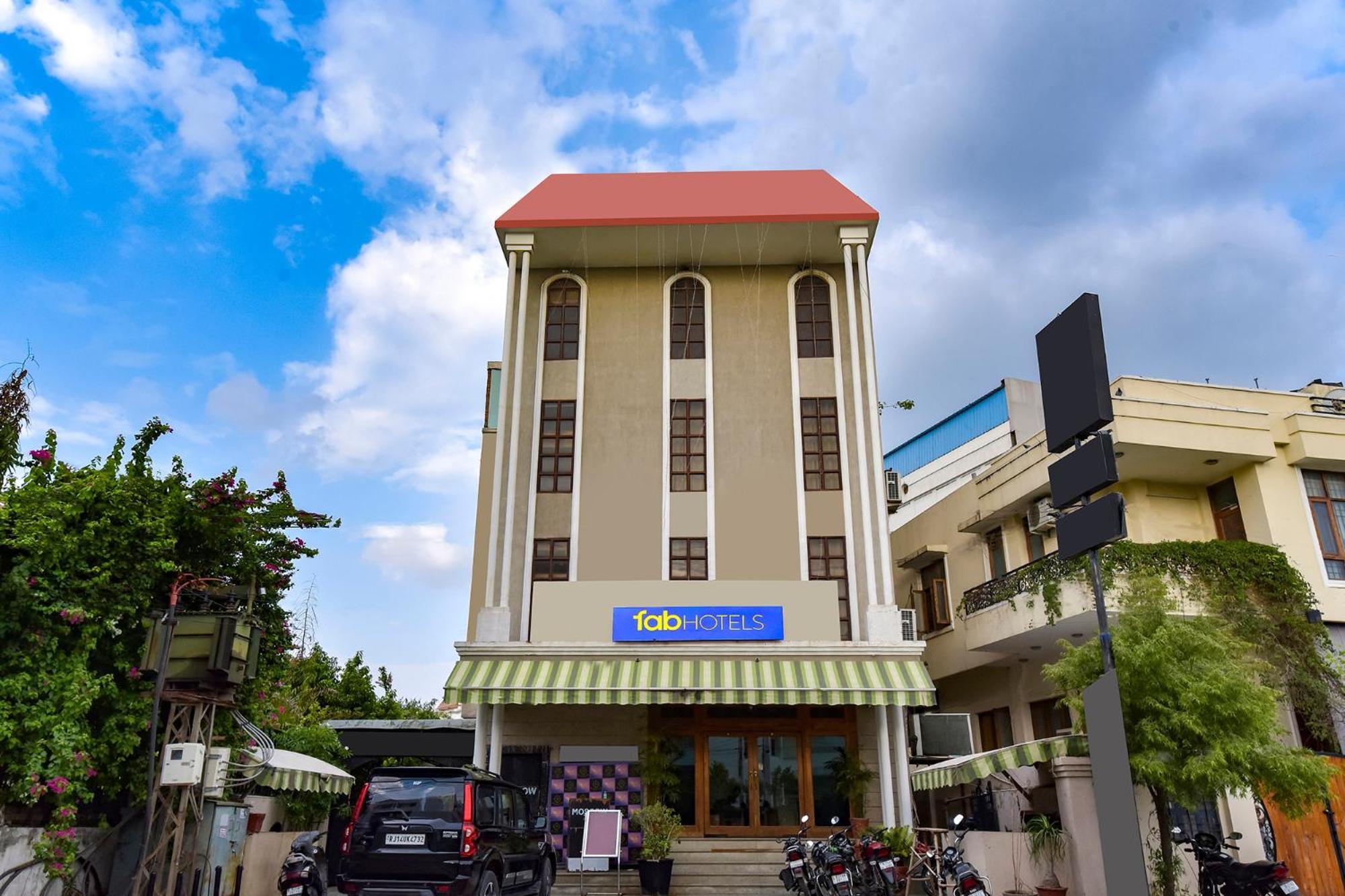 Collection O Hotel Four Boutique Kukas Dış mekan fotoğraf
